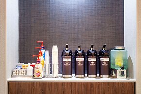 La Quinta Inn & Suites by Wyndham St. Petersburg Northeast