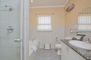 Centurion Golf Suites Boca Walk