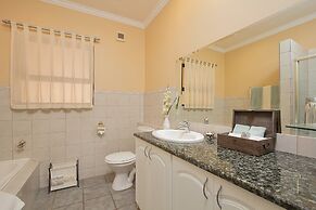 Centurion Golf Suites Boca Walk