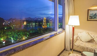 Guilin Lijiang Waterfall Hotel