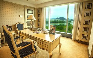 Guilin Lijiang Waterfall Hotel