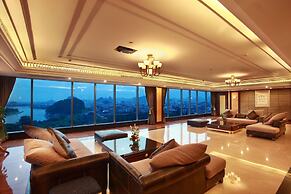 Guilin Lijiang Waterfall Hotel