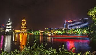 Guilin Lijiang Waterfall Hotel