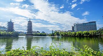 Guilin Lijiang Waterfall Hotel