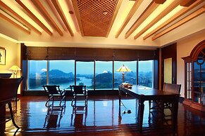 Guilin Lijiang Waterfall Hotel