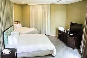 The Loft Seaside Suites