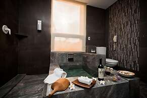 The Loft Seaside Suites