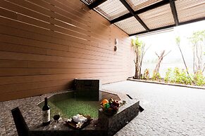 The Loft Seaside Suites