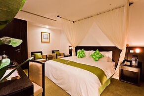 The Loft Seaside Suites