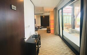 The Loft Seaside Suites