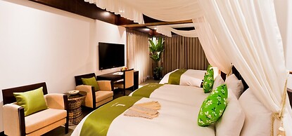 The Loft Seaside Suites