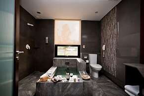 The Loft Seaside Suites