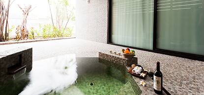 The Loft Seaside Suites