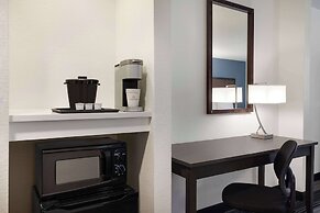 La Quinta Inn & Suites by Wyndham Springfield Airport Plaza
