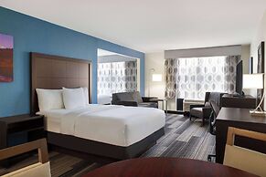 La Quinta Inn & Suites by Wyndham Springfield Airport Plaza