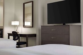 La Quinta Inn & Suites by Wyndham Springfield Airport Plaza