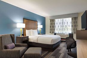 La Quinta Inn & Suites by Wyndham Springfield Airport Plaza