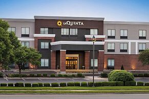 La Quinta Inn & Suites by Wyndham Springfield Airport Plaza