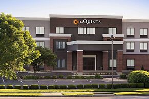 La Quinta Inn & Suites by Wyndham Springfield Airport Plaza