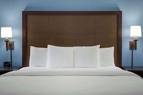 La Quinta Inn & Suites by Wyndham Springfield Airport Plaza