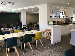 Holiday Inn Doncaster A1 M Jct 36 by IHG