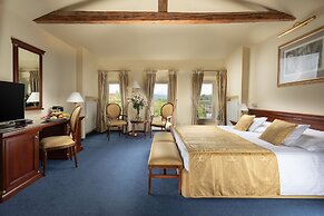 Savoy Westend Hotel
