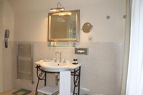 Savoy Westend Hotel