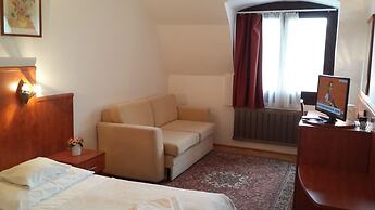 Helios Hotel Pension