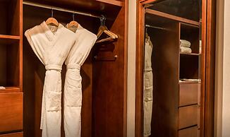 Melia Recoleta Plaza