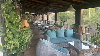Hotel Los Jarales