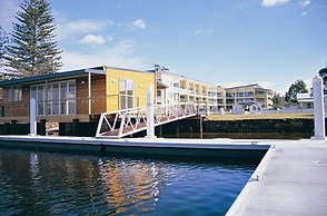 Boathouse Resort Tea Gardens