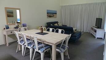 Boathouse Resort Tea Gardens