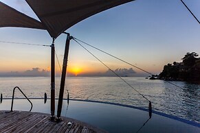 Coco de Mer Hotel and Black Parrot Suites