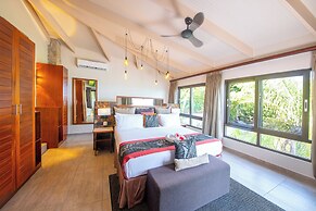 Coco de Mer Hotel and Black Parrot Suites