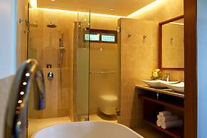 Coco de Mer Hotel and Black Parrot Suites