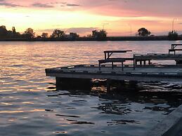 Lakeshore Inn Water Front