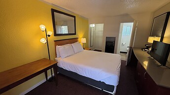 Lakeshore Inn Water Front