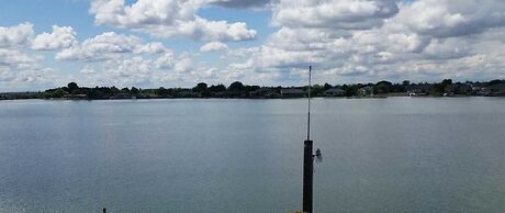 Lakeshore Inn Water Front