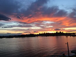 Lakeshore Inn Water Front