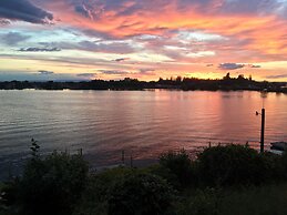 Lakeshore Inn Water Front