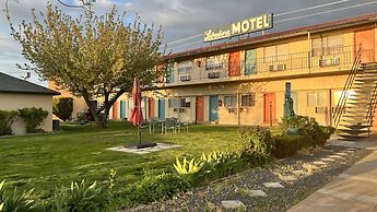 Lakeshore Inn Water Front