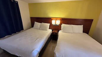 Lakeshore Inn Water Front