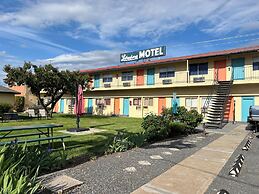 Lakeshore Inn Water Front