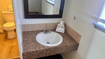 Lakeshore Inn Water Front