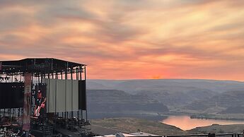 Lakeshore Inn Water Front