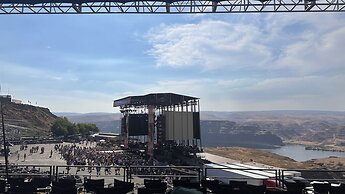 Lakeshore Inn Water Front