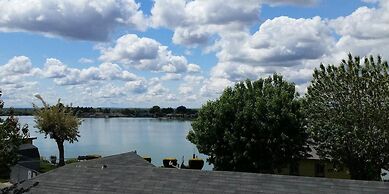 Lakeshore Inn Water Front