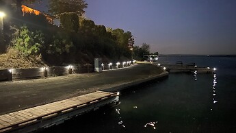 Lakeshore Inn Water Front