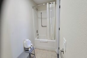 Hotel Avenida Victorville I 15