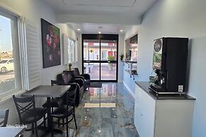 Hotel Avenida Victorville I 15